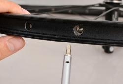 UNIOR Skrutkovač s pružinou na niple pre vypletanie