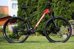 United Clovis 3.10 27,5 šedo/červené horské kolo + výbava zdarma