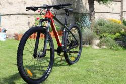 United Clovis 3.10 27,5 šedo/červené horské kolo + výbava zdarma