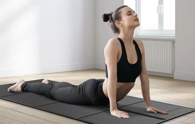 Urevo URFE001 černá 160 x 65 cm podložka pod fitness vybavení