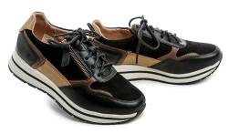 Wojtylko 7A26024 černé dámské polobotky na klínku