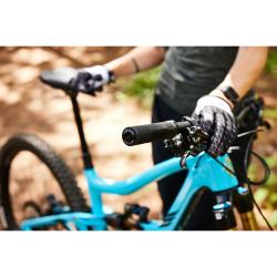 WOLF TOOTH Echo černá/zlatá gripy