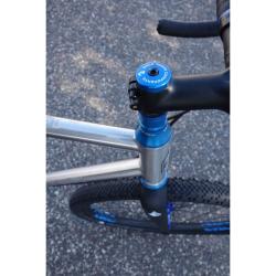 Wolf Tooth Krytka Ultralight Stem Cap Modrá + 5mm Spacer