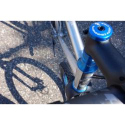 Wolf Tooth Krytka Ultralight Stem Cap Modrá + 5mm Spacer