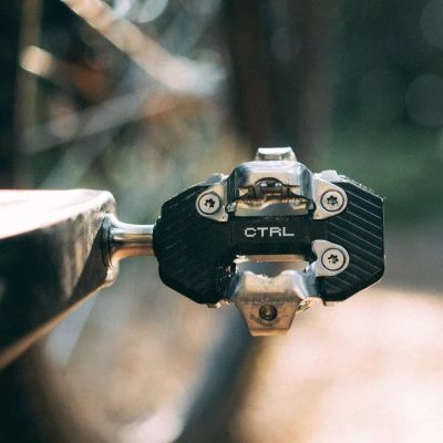 WOLF TOOTH CTRL Trail Clipless černé pedály