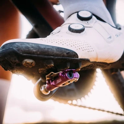 WOLF TOOTH Pedály DEL Gravel Race Clipless Ultraviolet Purp