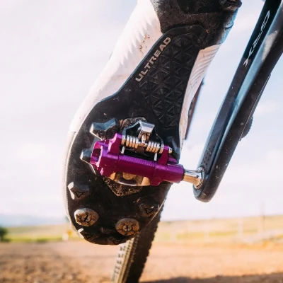WOLF TOOTH Pedály DEL Gravel Race Clipless Ultraviolet Purp