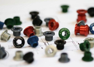 WOLF TOOTH Set Chainring Nuts And Bolts černá 4ks