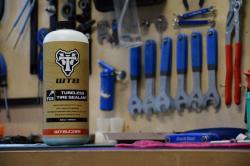 WTB Tcs Tubeless Tire Sealant 128oz (3.5 L) bezdušový tmel