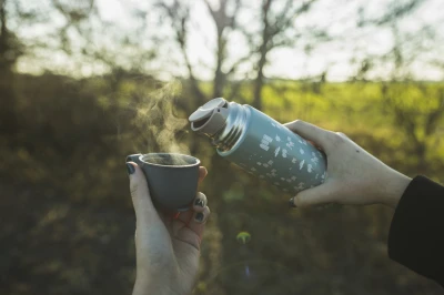 Zopa Termoska na tekutiny se silikonovým držákem 400 ml Dino