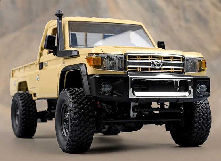 IQ models RC Land Cruiser TOYOTA písková